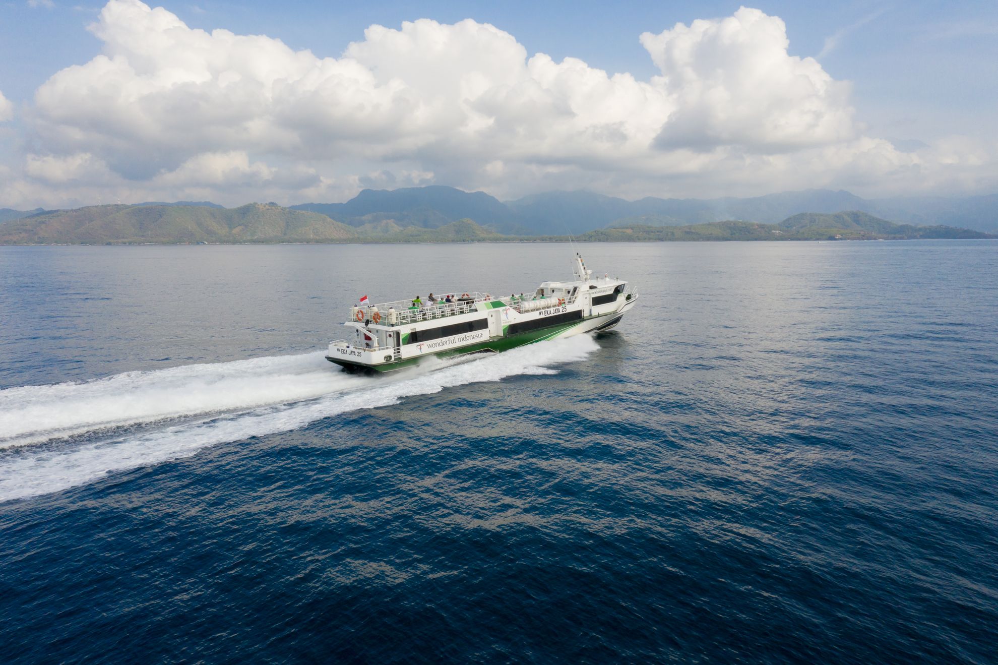 Comparison Transportation to the Gili Islands and Lombok: A  of Fast Boats, Slow Ferries, and Speed Boats