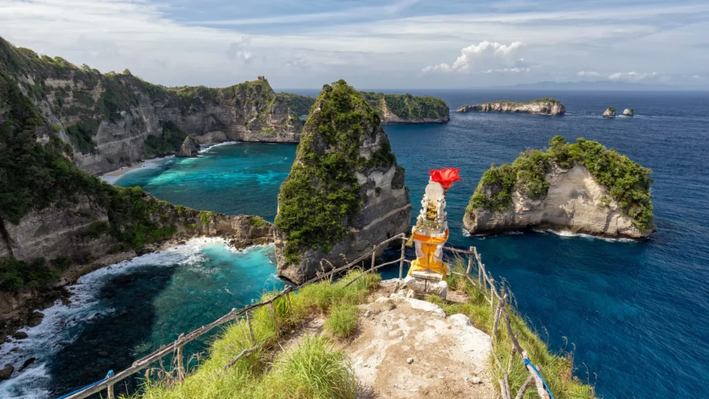 Tree House Melonteng — Nusa Penida Combination Tour