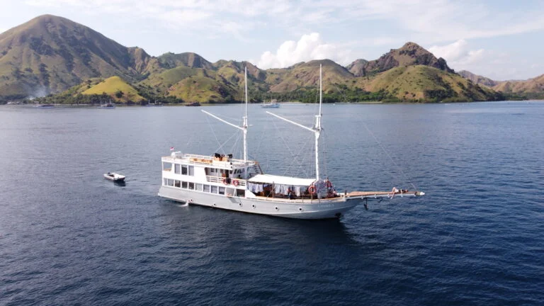 Lanakila Deluxe Phinisi Sailing Adventure — Photo 1