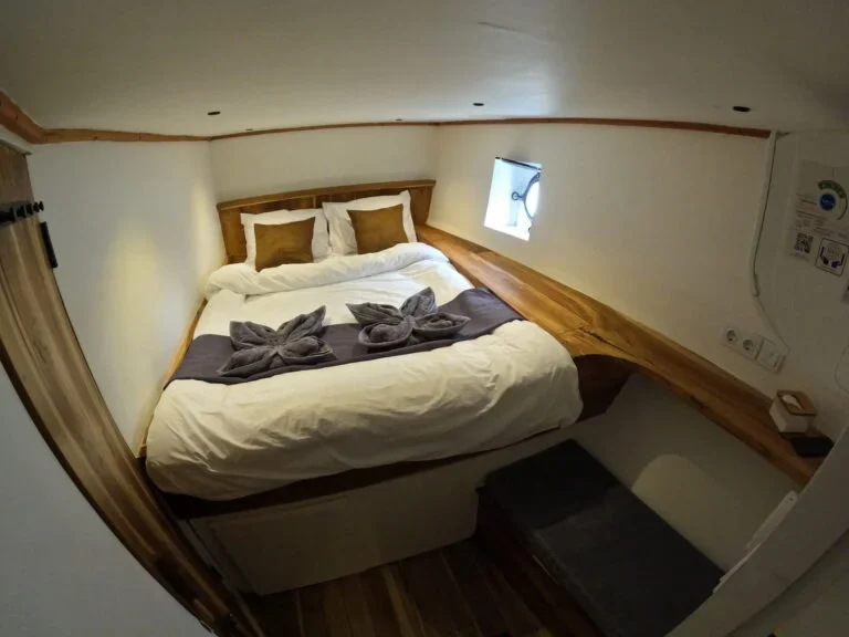 Cozy cabin aboard the Lanakila phinisi, perfect for relaxation. — Lanakila